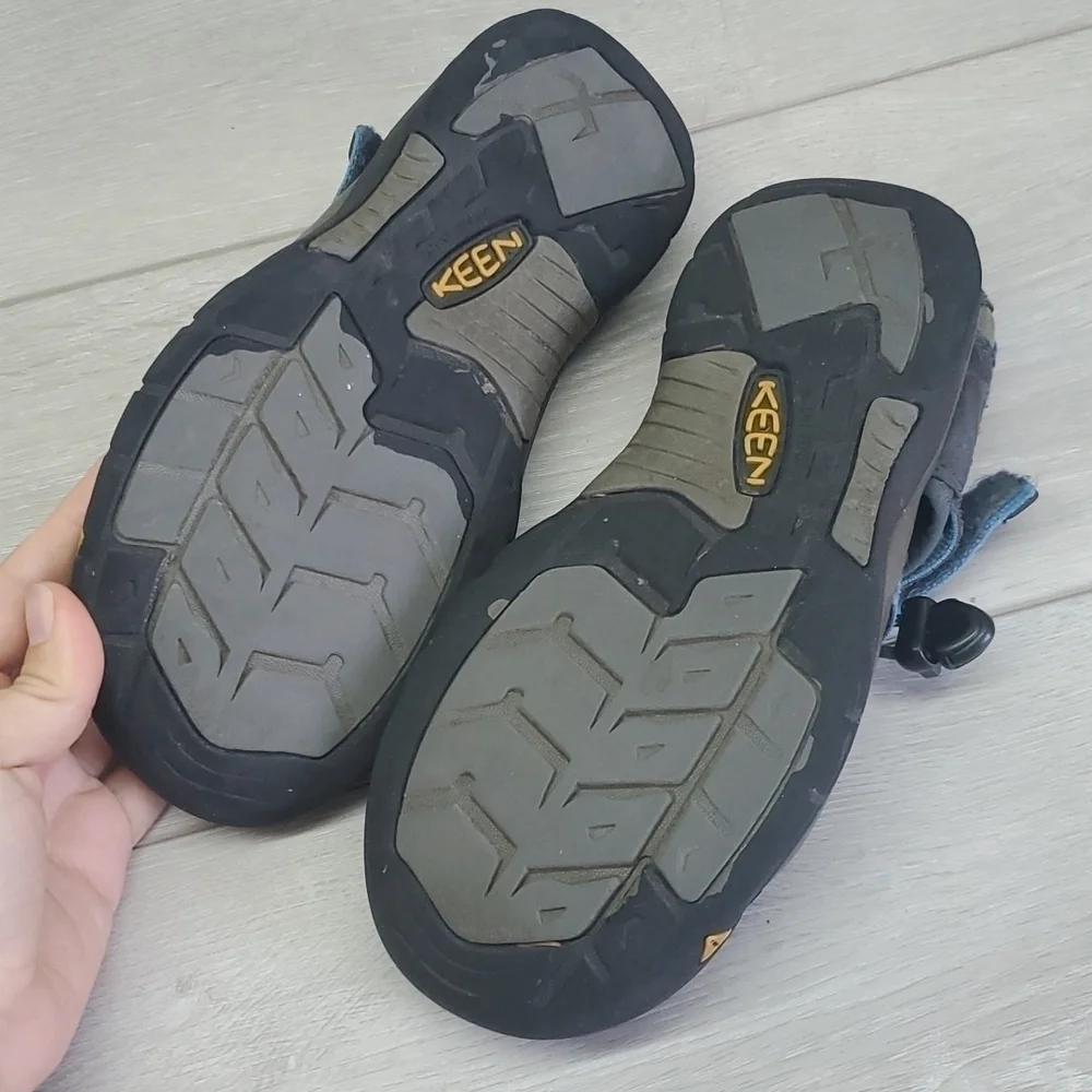 Keen Boys Kids Outdoor Sandals Fisherman Hiking Shoes sz 4